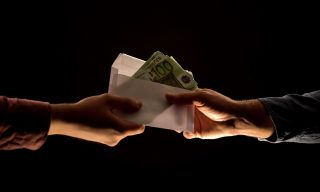 Çalışma Vizesi Yolunda Umut Tacirleri: “5 Bin Avroya Almanya Vizesi Hazır”