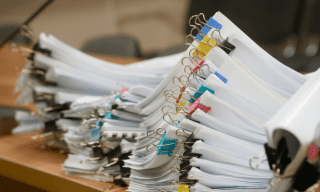 Avrupa’da Bürokrasi Sosyal Haklara ve Yardımlara Erişimi Nasıl Engelliyor?