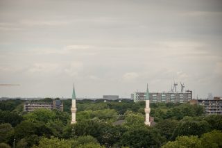 “Koşullu Aidiyet”: Hollanda’da Müslüman Gençlerin Kimlik Algısı Ayrımcılıktan Nasıl Etkileniyor?