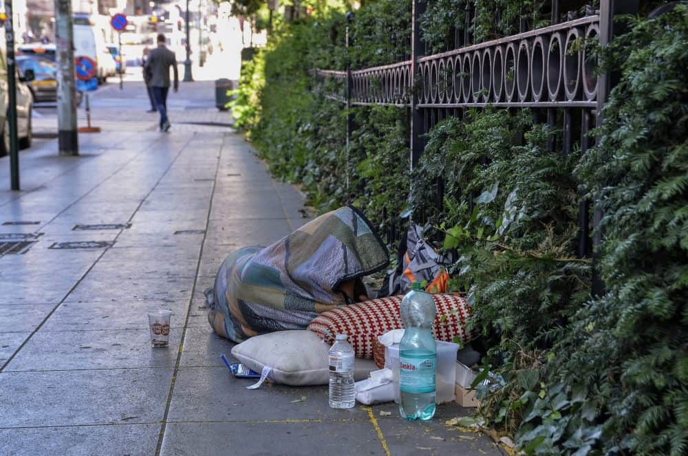 Brüksel’de Evsizlik Alarmı: Yaklaşık 10 Bin Kişi Sokakta, 1.678’i Çocuk