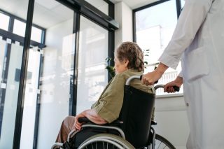 Gençken Sağlıklı, Yaşlılıkta Kırılgan: Almanya’da Göçmenlerin Sağlığı Daha Hızlı Bozuluyor