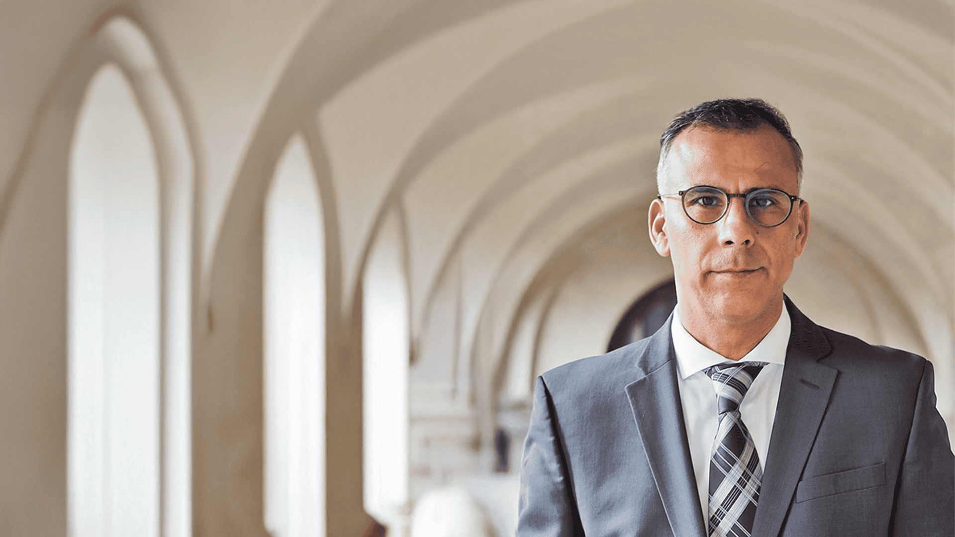 Murat Kalmış: “Almanya’daki Diğer Siyasetçilere Kıyasla 10 Kat Fazla Çalışmak Zorunda Kaldım”