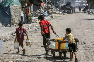 İsrail Bombardımanı Altında Erken Büyümek Zorunda Kalan Gazzeli Çocukların Trajedisi