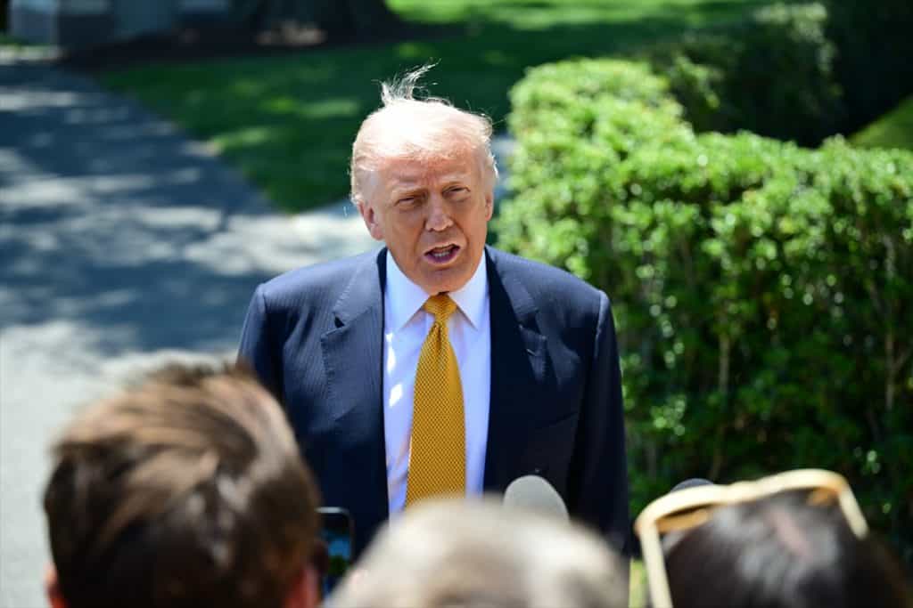 Trump’ın İran Denklemindeki Yol Ayrımı: Geri Çekilmek Mi, Gerilimi Büyütmek Mi?
