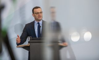 Jens Spahn Bu Kez İstifa Etti: Taşıyıcı Annelik Krizinden Önce Hangi Skandalları Atlatmıştı?
