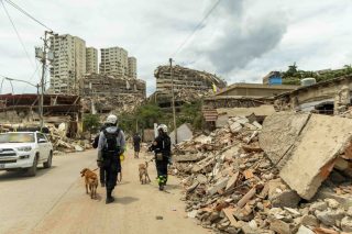 Venezuela 215. Yılına Enkaz Altında Girdi: 50 Bin Kişiden Haber Alınamıyor