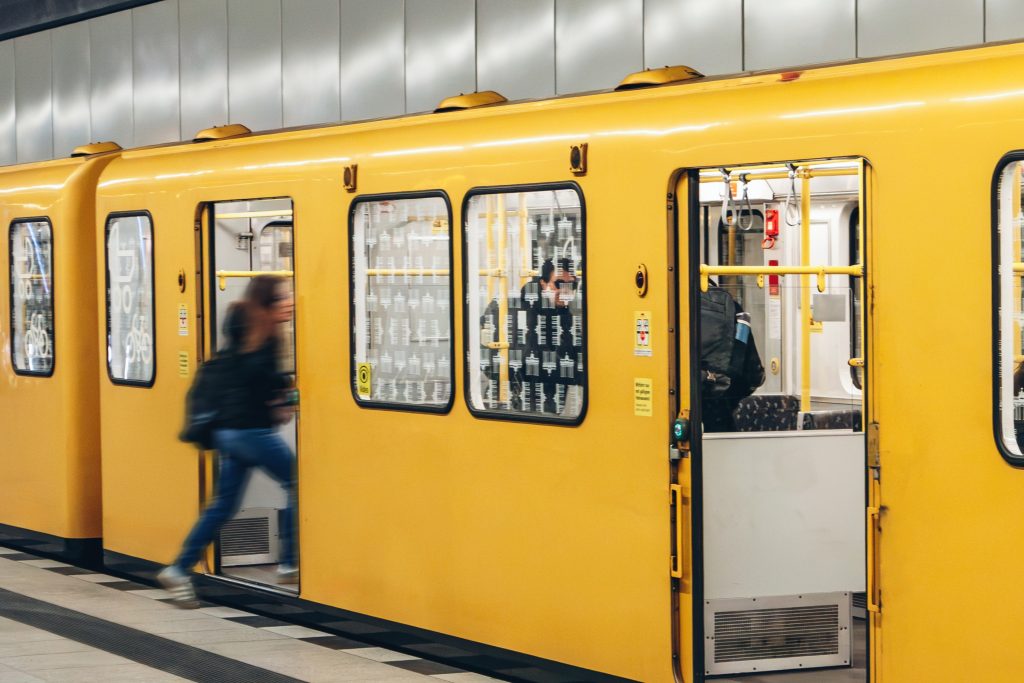 Bilet Kontrollerini Haritada Gösteren FreiFahren Uygulaması Berlin’de Tartışma Yarattı
