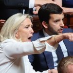 Le Pen’in 2027 Vaadi: Kamusal Alanda Başörtüsüne Para Cezası