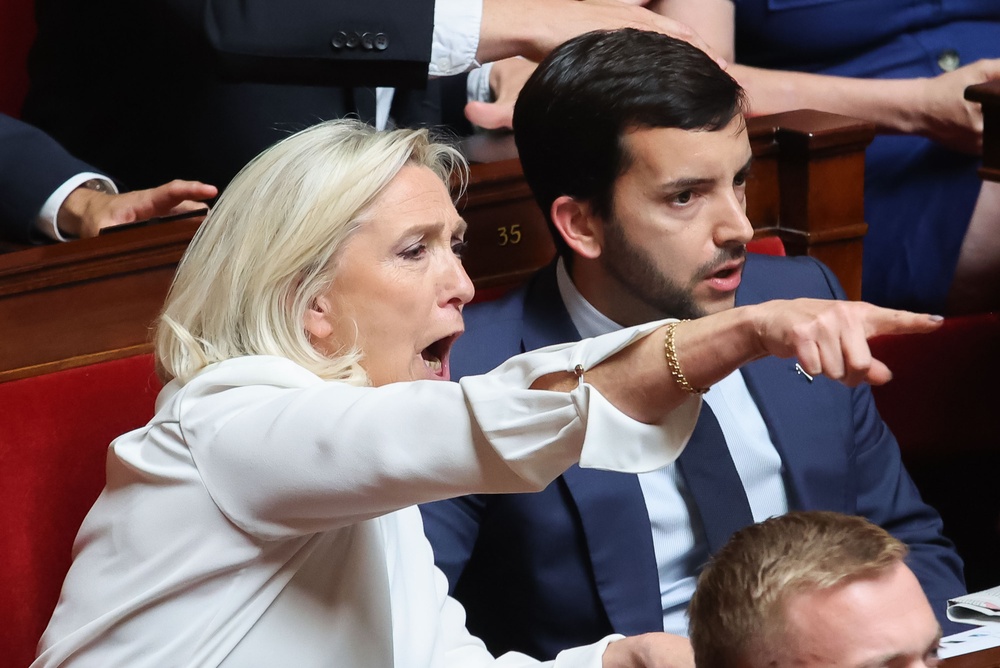 Le Pen’in 2027 Vaadi: Kamusal Alanda Başörtüsüne Para Cezası